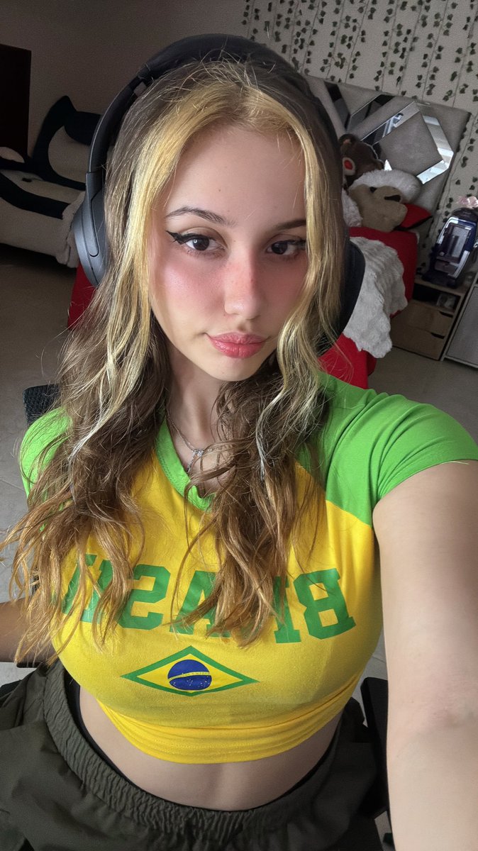 Estoy en stream clasista 🤑

Twitch.tv/emikukis