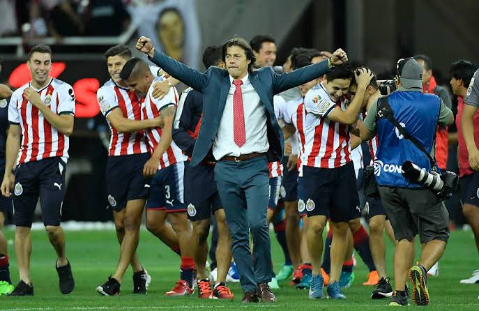 SoyChivarmy's tweet image. Honor Matías, honor. Un DT pero sobre todo una persona, con palabra y lealtad.
Si no es a Chivas, a ningún equipo de México.
Grande 👊🏽