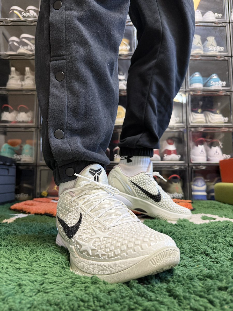 大早上抖音还能遇到傻逼…前几天日常在抖音分享球鞋，突然收到一条陌生人消息能不能交个朋友，我心想可能是打球的同好，加了以后今天早上…上来就问你叫啥名字？你多大了？我告诉他，他却来了句你到底多大？然后就是太大了只能把你删除了…你他妈的来相亲的啊！我只能反手删除拉黑！