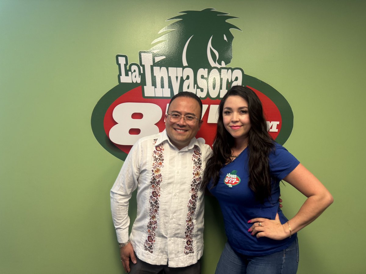 ConsulMexDen's tweet photo. 📻 Hoy en #LaInvasora con #Gaby, el CG @pavel_mc habló sobre el Foro Dreamers y el concurso de dibujo, disponibles en @IME_SRE .🏳️🌈 Además, para visibilizar los trámites consulares dirigidos a la comunidad LGBTQ+, tendremos una charla en @ConsulMexDen este 17 de junio. https://t.co/6RCgzohnB1