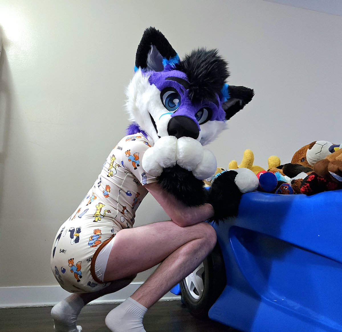 What's he doing behind his bed ? &gt;_&lt;
New onesie drop from <a href="/LilComforts/">Lil Comforts</a>