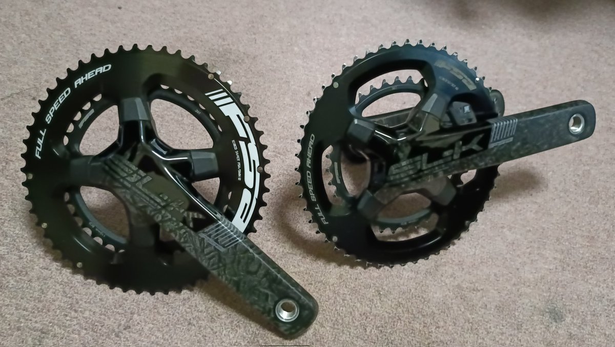 sprint_55's tweet image. 52-36Tと54-39T(クソデカロゴ)比較
存在感が段違いすぎる、みんな買え(なお流通量)