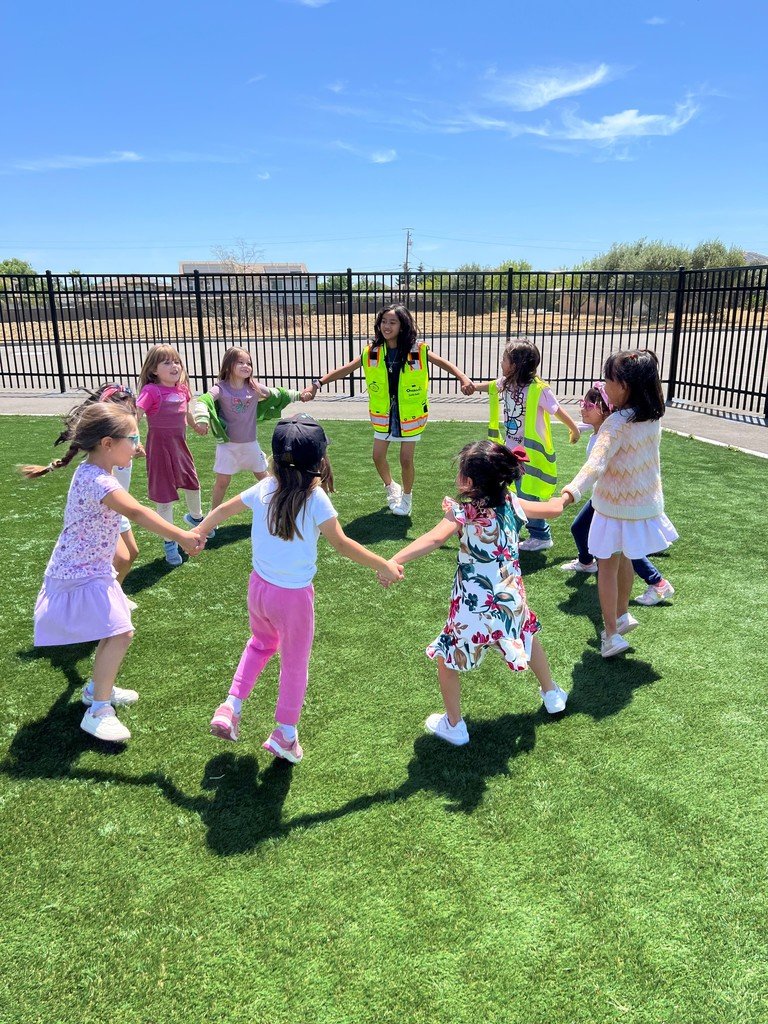 MontanezElem's tweet photo. One of our favorite WizFit rewards? Being Administrator for the Day! 🏫✨ Our student admin helped with recess duty, honoring volunteers, and got a taste of leadership. Watch out—we might have two future principals in the making! 👏 #WizFit #StudentLeader #IMEstrong https://t.co/TjGxeR6Iku