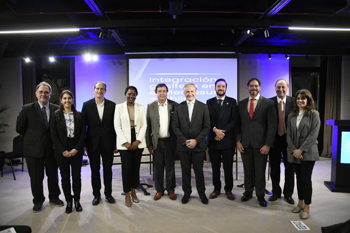 📌 En el cierre del evento “Integración Gasífera en el Mercosur+Chile: Perspectivas”, Alberto Weretilneck @weretilneck, gobernador de la Provincia de Río Negro <a href="/rionegrogob/">Gobierno de Río Negro</a>, subrayó que Argentina avanza hacia una nueva escala en exportación de GNL y petróleo, gracias a