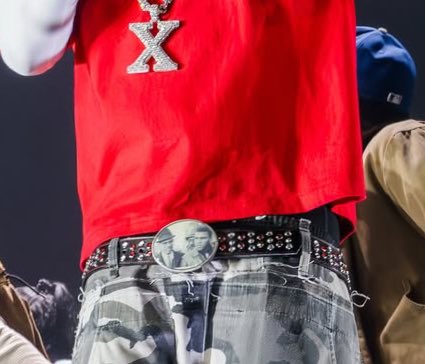 missprivelove's tweet image. Kendrick Lamar’s new belt design of Malcolm X & Muhammad Ali in New York City in 1963 by photographer Howard Bingham. This image first appears in the book “ King of the World: Muhammad Ali and the rise of an American Hero” by Pulitzer Prize-winning author, David Remnick. 🔥🔥…