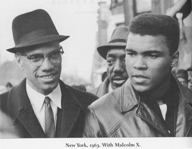 missprivelove's tweet image. Kendrick Lamar’s new belt design of Malcolm X & Muhammad Ali in New York City in 1963 by photographer Howard Bingham. This image first appears in the book “ King of the World: Muhammad Ali and the rise of an American Hero” by Pulitzer Prize-winning author, David Remnick. 🔥🔥…