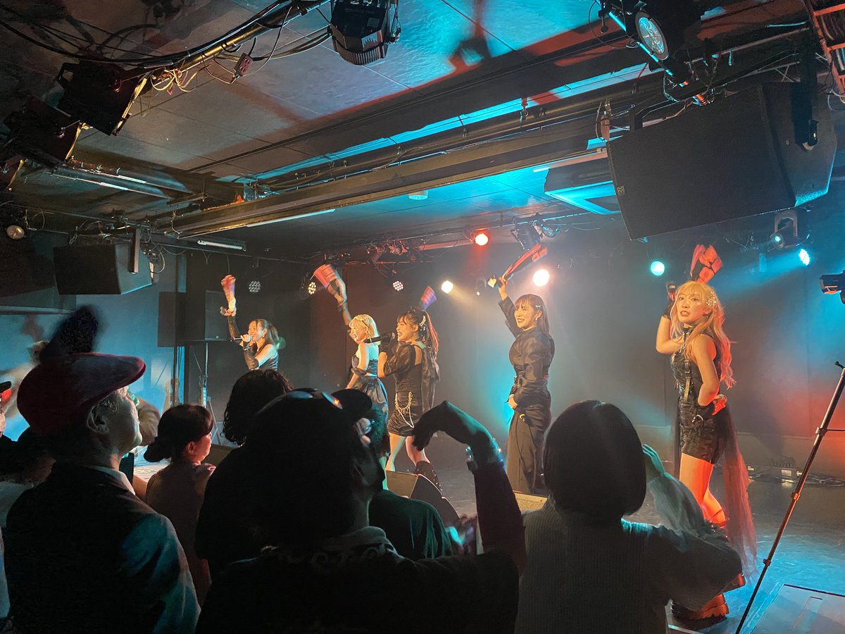 marui0901's tweet photo. 【ЯanaBライブ】
ステージ上ではカッコよく、特典会ではお茶目な皆さん。♬
いつも“神対応”ありがとうございます。(*^o^*)
#ranab
#ラナビー
@ranab1209
#KyoM
@kyom_ranab
#mina
@mina_ranab
#naco
@naco_ranab
#Lei
@lei_ranab
#Rilla
@rilla_ranab https://t.co/mAxJgH17jl