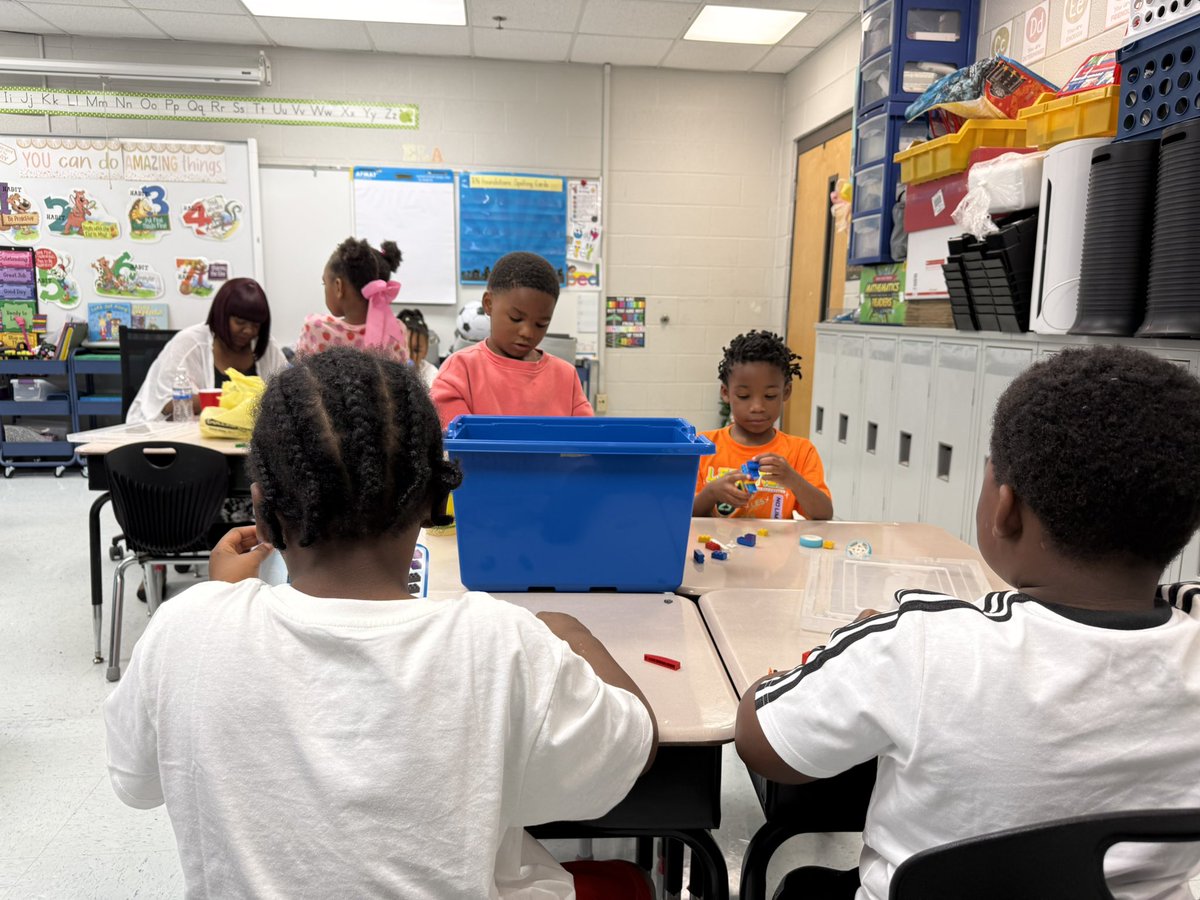 1st day of Promising Scholars at Napier. Let the good times roll in. 🐅🐾 <a href="/MetroSchools/">Metro Schools</a> <a href="/mnps_fcp/">MNPS Family & Community Partnerships</a> <a href="/DrKSeay/">Kavon Seay, Ed.D.</a> #WinWithNapier #EveryTigerKnown