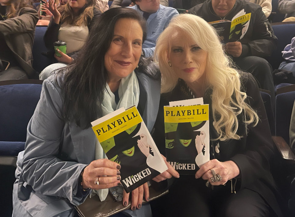 lynns_warriors's tweet photo. NYC.The untold story of the Warriors💚💚starring #JanEdwards 🔥@PavingTheWayFL #DefyingGravity + #LynnShaw🔥= Popular🎶Dinner, brainstorming, collaboration. #staytuned. See you next week in D.C. And always #BeAWarrior💚 #protectourchildren https://t.co/6gtWXB2BCJ