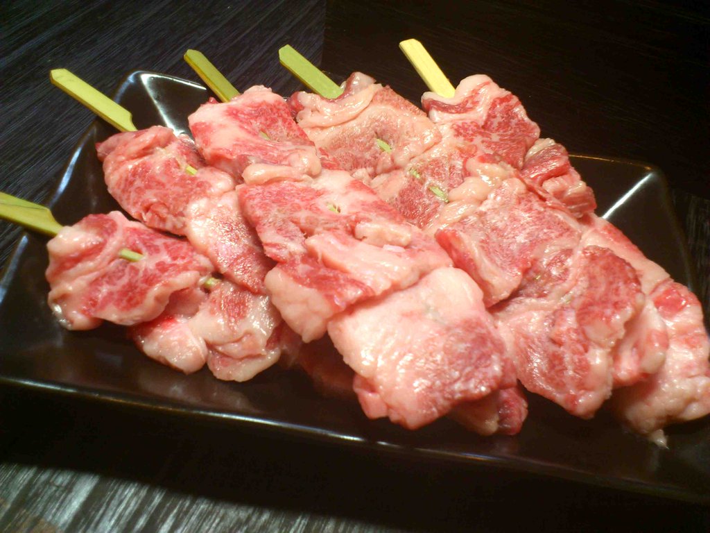 【伊勢シーパラダイス店】コッテリとした霜降りなのにアッサリとした爽やかさのある、十八番の松坂牛串をご賞味下さい。 ow.ly/o0i5303JoPa #松阪牛 #beef #伊勢 #iseshima #伊勢志摩 #二見 #夫婦岩 #おかげ横丁 #伊勢神宮 #japanesefoods #和牛 #yummy #SWAG