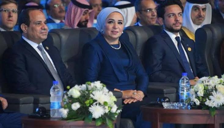 اللهم اجعل موتته اية وعبرة
اللهم لاتمته الا فقيرا جائعا مريضا وقد فتك المرض بجسمه كافه
اللهم ارنا نهايته وتكون نهاية أليمة تشفي بها صدورنا
اللهم اجعله يموت الف الف مموته