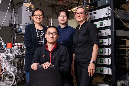 A research team led by physicists  Ming Yi and  Emilia Morosan from Rice University has developed a new material with unique electronic properties that could enable more powerful and energy-efficient electronic devices. news.rice.edu/news/2025/rice…