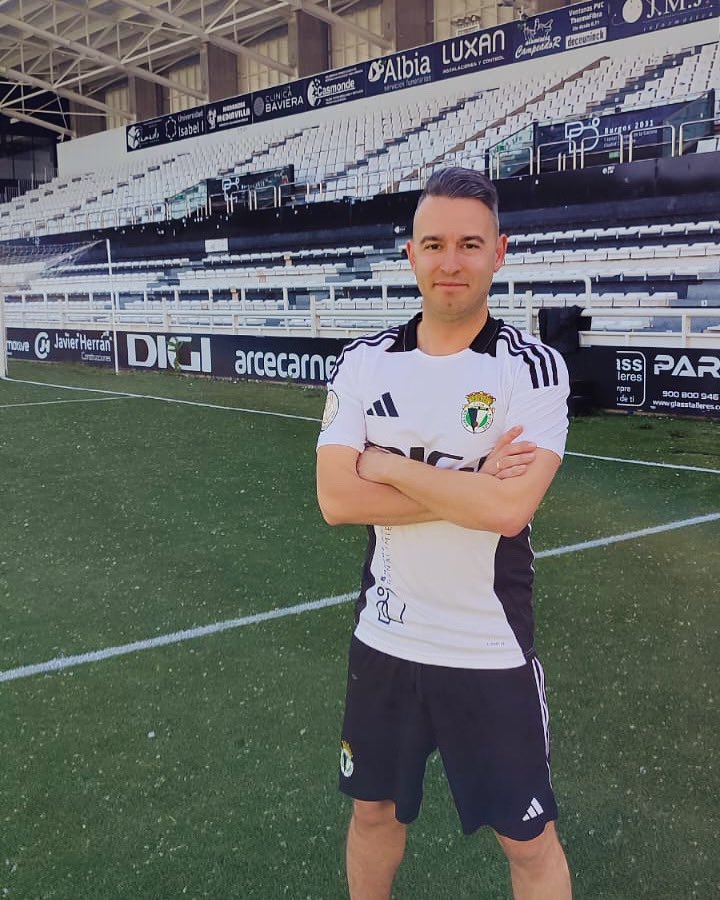 Sobre el césped leal de El Plantío 🤍🖤

Gracias a <a href="/digimobil_es/">DIGI España</a> y al <a href="/Burgos_CF/">Burgos Club de Fútbol</a> por permitirnos disfrutar del mejor estadio del mundo