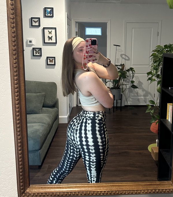 Watch KM💛's leaked NSFW photo on TwXstars