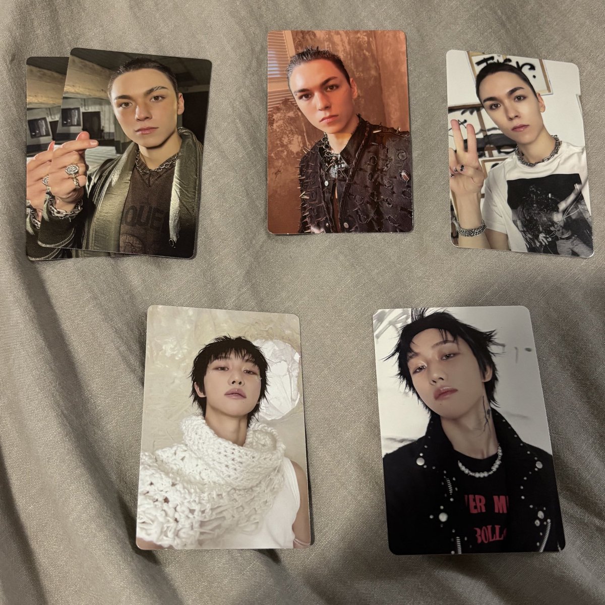 kio_choa's tweet photo. @74_sssn 検索から失礼いたします。
当方所持のミョンホ、バーノンとスタンプをつけたミンギュ（特に👑求めてます）の中で交換可能なものはございますでしょうか？
たくさんのリプの中からで難しいかもしれませんがご検討よろしくお願いいたします🙇‍♀️ https://t.co/MdfwdhuJS1