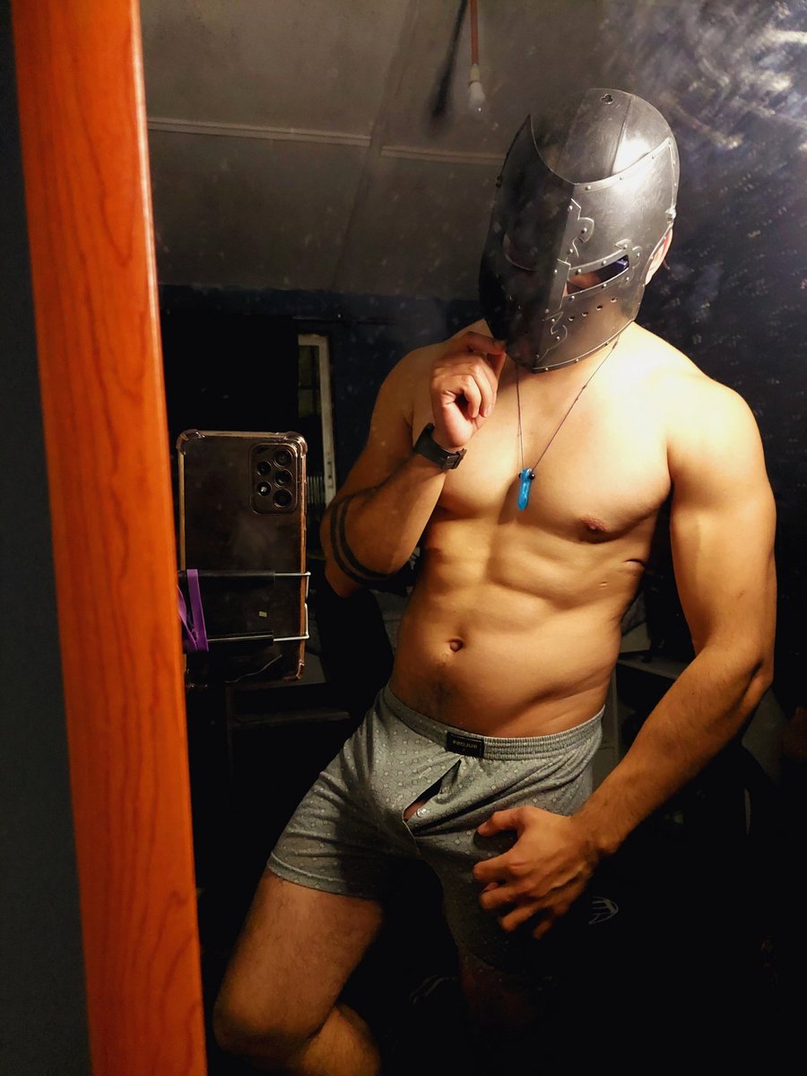 Ivanbibreak's tweet photo. Había olvidado que tenia este casco
#Werewolf #onlyfanslatinoamerica #latinos #muscle #fitness #lgtb #hansome #shower #shirtless #furrycommission #gym #calisthenics #furryfandom https://t.co/uWeq2iUQoD