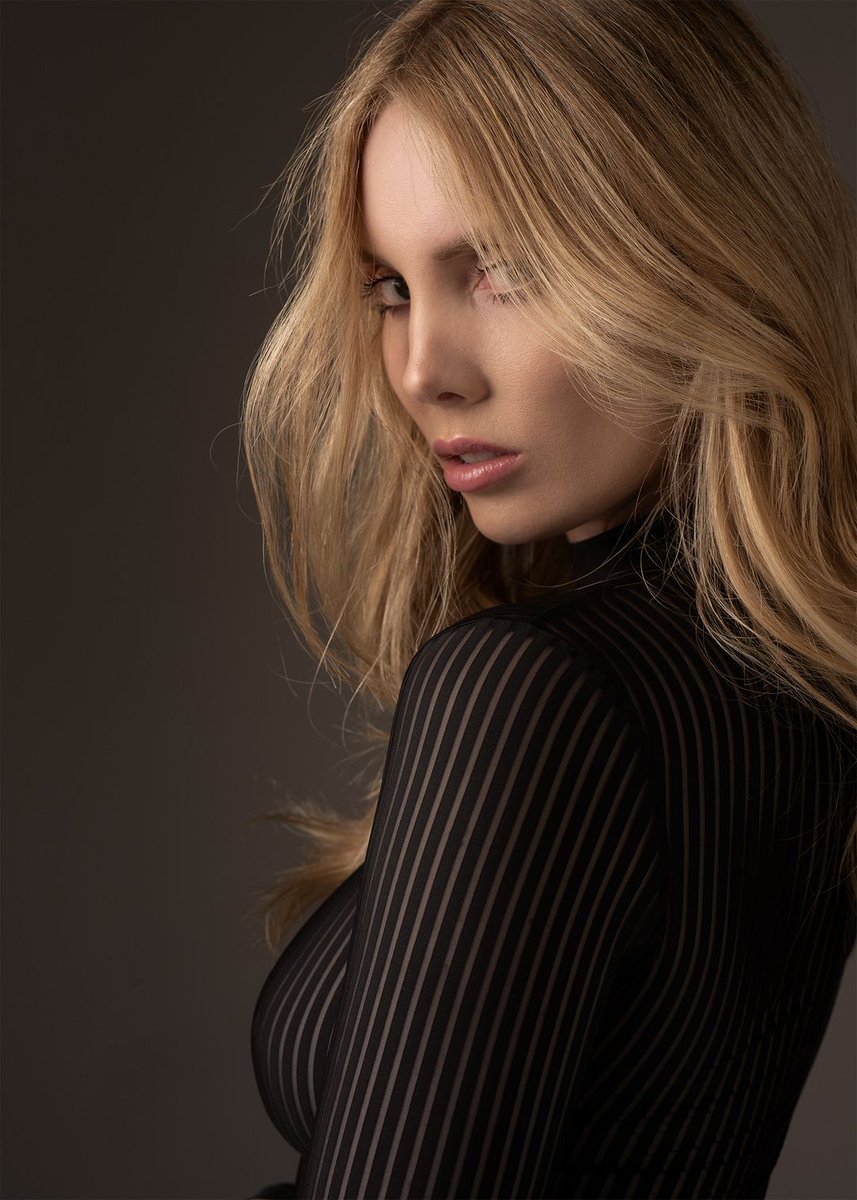 #photographer: Prezent Tense
#model: Roseanne
Link to image: buff.ly/8l1kslI