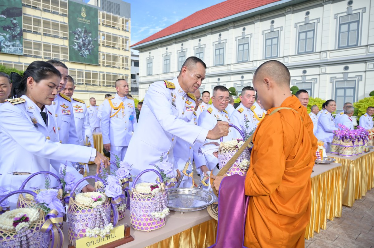 DOO_RTA's tweet photo. จก.ยก.ทบ. และคณะ เข้าร่วม กิจกรรมเฉลิมพระเกียรติ สมเด็จพระนางเจ้าฯ พระบรมราชินี เนื่องในโอกาส วันเฉลิมพระชนมพรรษา 3 มิ.ย. 68 โดยมี ผบ.ทบ. เป็นประธาน เมื่อ 30 พ.ค. 68 ณ บก.ทบ.
#กรมยุทธการทหารบก
#กองทัพบก https://t.co/30XTLjUXtu