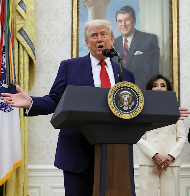 cdptgroup's tweet image. After the U.S. Federal Court of Appeals temporarily restored reciprocal tariffs, U.S. President Trump's team is preparing a Plan B to assess whether there is a need to use new legal authority to implement the tariff policy and is currently considering two countermeasures.