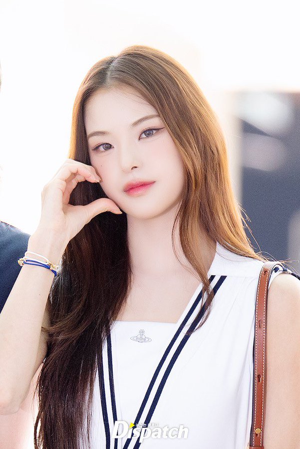 GsK2q0-aUAQrex2?format=jpg&name=900x900