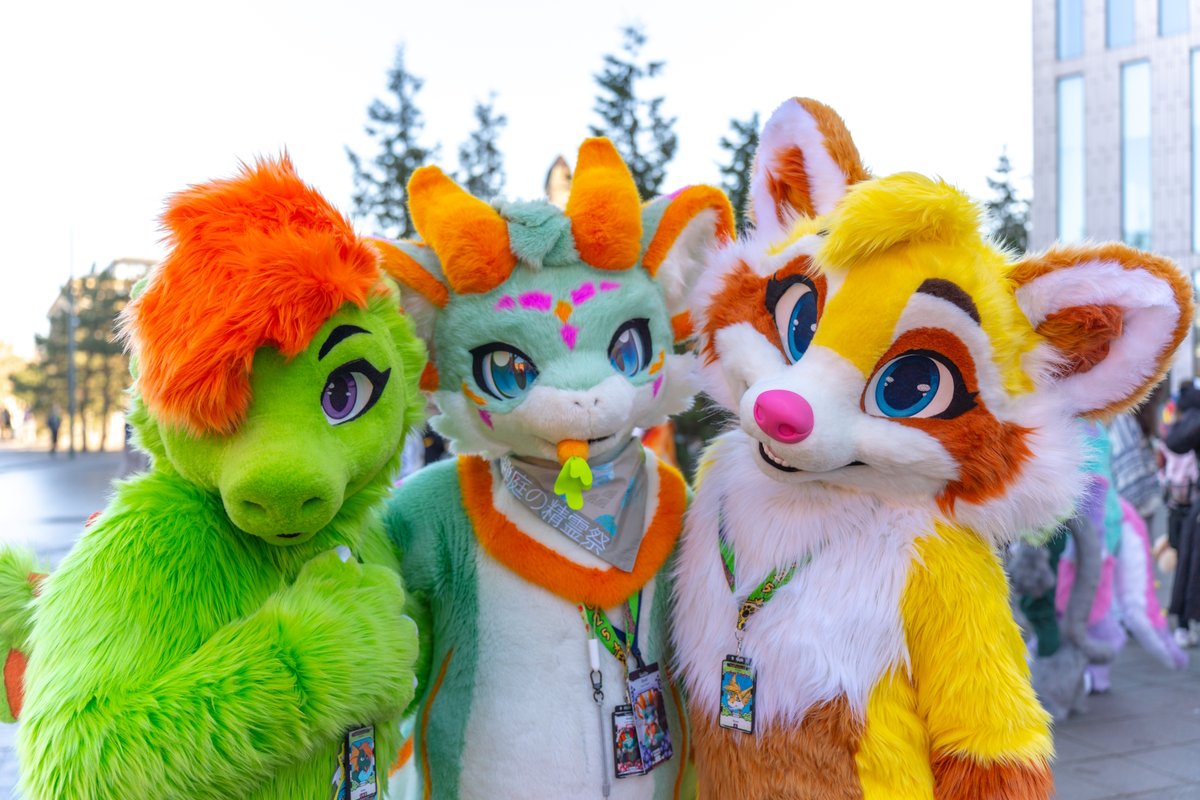 Ailurus, Ryuki & Juzi (@ailurusthepanda) on Twitter photo Strength, Cuteness and Happiness 💪🧸🌞
who is who? It's up to you! ;)
🐲: Atrox (<a href="/AtroxLong/">Atrox 🐲</a>)
🥕: Ryūki (<a href="/AilurusThePanda/">Ailurus, Ryuki & Juzi</a>)
🦝: Sunshine (<a href="/TemplaCreations/">Templa Creations</a>)
📷: @malcompard
#FursuitFriday #Furry #Fursuit #RyukiCarrotDragon Strength, Cuteness and Happiness 💪🧸🌞
who is who? It's up to you! ;)
🐲: Atrox (<a href="/AtroxLong/">Atrox 🐲</a>)
🥕: Ryūki (<a href="/AilurusThePanda/">Ailurus, Ryuki & Juzi</a>)
🦝: Sunshine (<a href="/TemplaCreations/">Templa Creations</a>)
📷: @malcompard
#FursuitFriday #Furry #Fursuit #RyukiCarrotDragon
