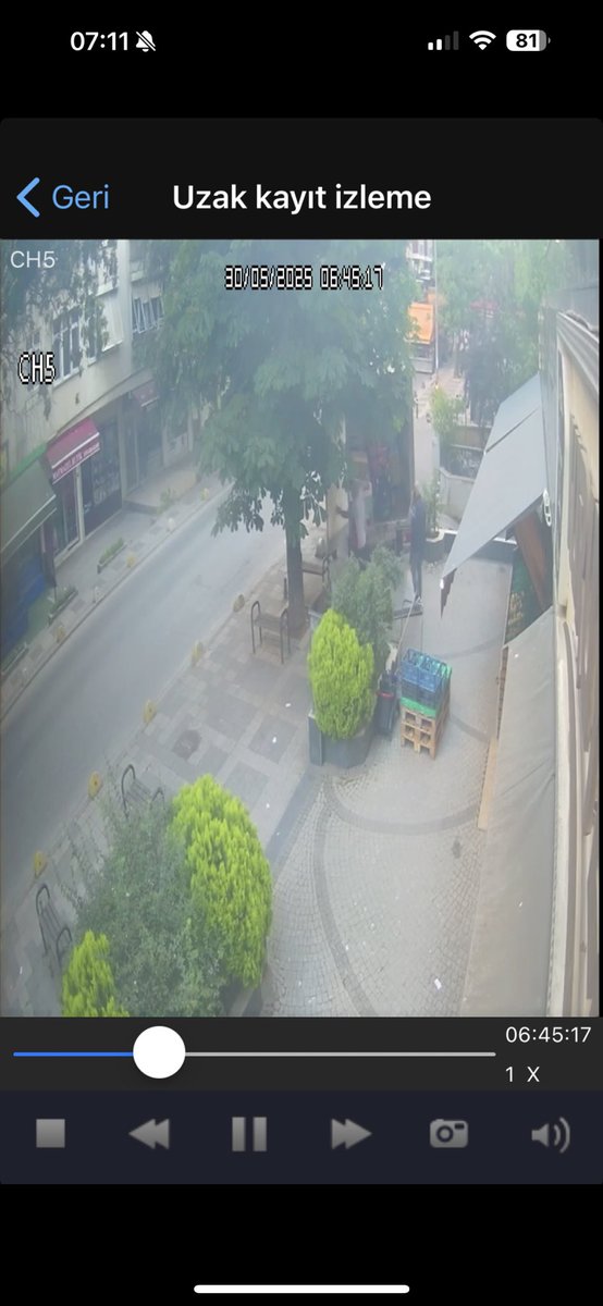 gulseva's tweet photo. Saat 6:45 sabahın köründe, bizleri uyandırıp @SokMarketler mal indiriyorsunuz,gürültüyle sürükleyerek mağazaya sokuyorsunuz!Bu kaçıncı şikayet, ayıp değil mi?Mal dağıtım saatleri bu kadar erken,yasal mı?@kadikoybelediye şikayetçiyiz, yasal ne gerekiyorsa yapın. https://t.co/QqESBnDkf3