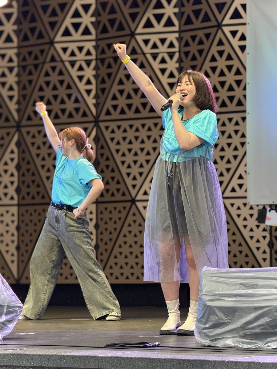 asapyon1's tweet photo. 日曜日の現場。
「ZUBA☆FES 2025」 @池袋グローバルリングシアター その④
広いステージいっぱいをダンサーと共に踊る伊藤綾佳さん(@iayaka52)
#ZUBAFES #ズバフェス #伊藤綾佳 #あーちゃんライブ #西村麻里菜 #BAYA https://t.co/PZX6g7Yeum