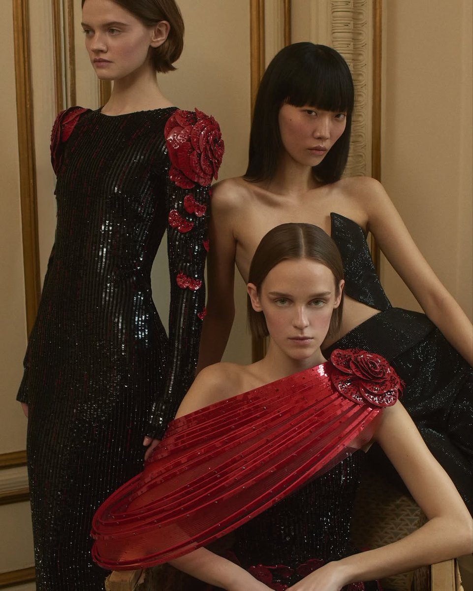 ARMANI_JAPAN's tweet photo. #GiorgioArmaniPrivé
繊細な光が纏う、芸術のようなシルエット
Harper’s Bazaar UKが描き出す、ジョルジオ アルマーニ プリヴェの静謐なラグジュアリー

Credits: #bazaaruk
Editor-in-Chief: Lydia Slater https://t.co/XQMHOIfgVt