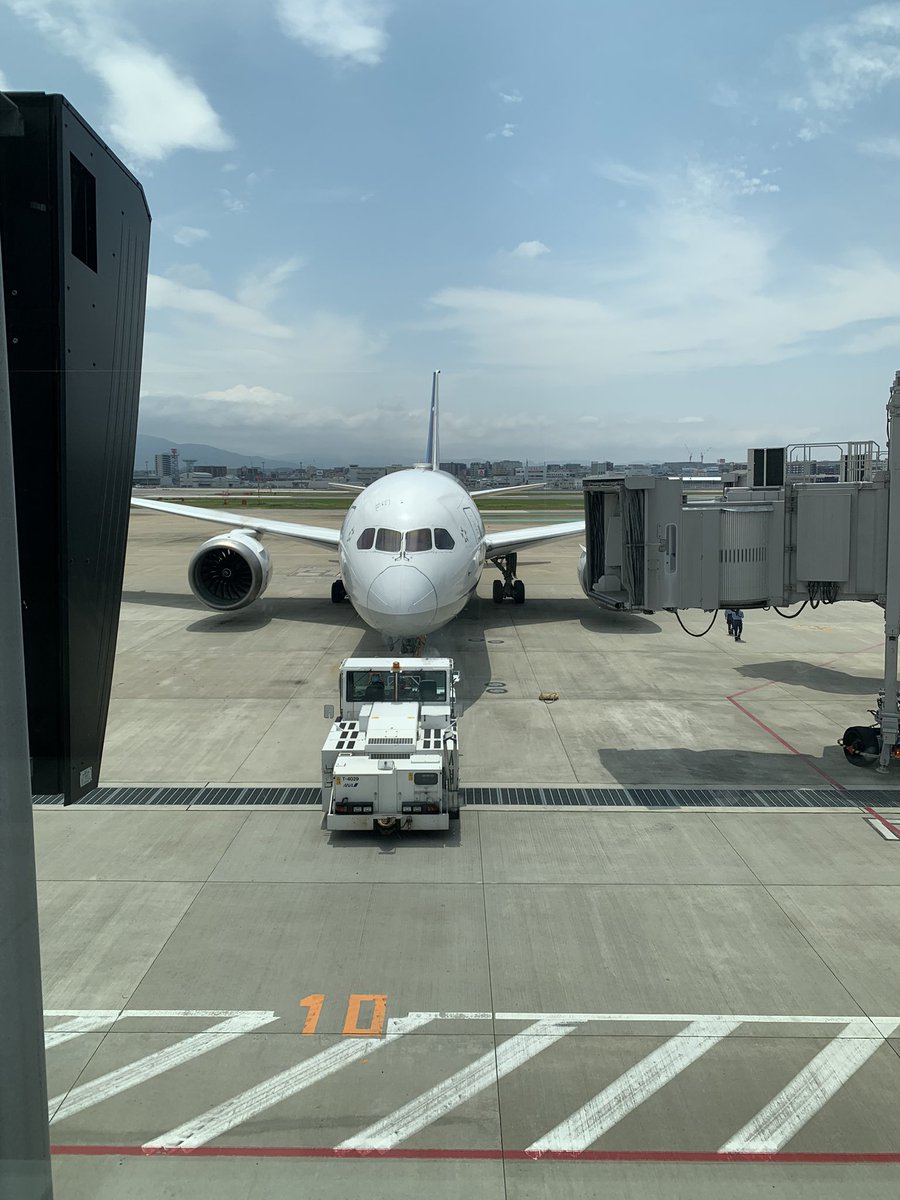 5月30日(金)

こんにちは😃
里帰り&amp;福岡は楽しかったです

これから東京に帰ります🗼
バックルーム東京は20時オープン🍊
九州土産ありますよん

皆様のお越しをお待ちしております🧡