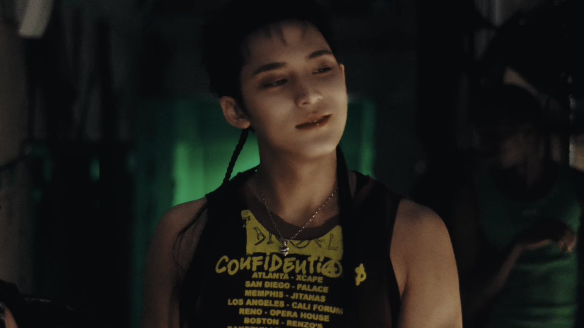 _chuuucky's tweet photo. Can't get over the way he went from gangster to baby girl in just 3 seconds of the thunder video 😂 

@pledis_17 
#THUNDER #SEVENTEEN #MINGYU https://t.co/Im7Eh3LbDJ