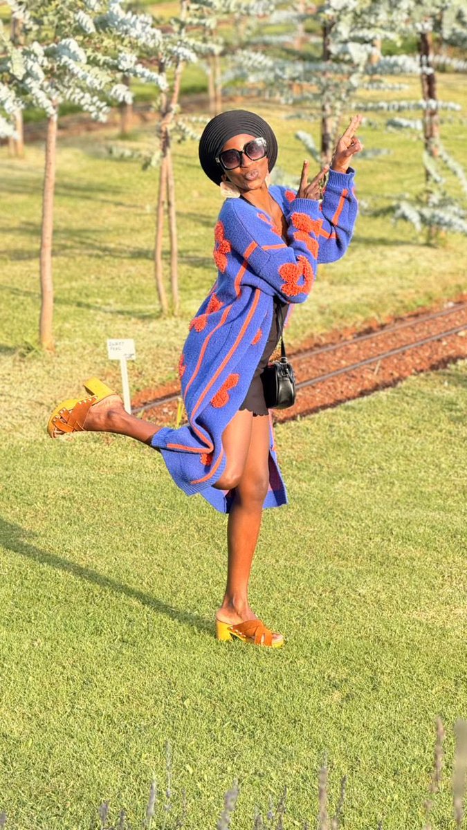 HOPE MASIKE (@hopemasike) on Twitter photo Kukanganwa kutenda kuonererwa, kushamisira, kuvhengedzera! 
Whatever good, bad or ugly life is throwing at you, there is always something to be grateful for!
Saka wake up with gratitude! Speak it into your day! It’s a must! 
Have a fantabulous day, through it all! ❤️
#mazirudo Kukanganwa kutenda kuonererwa, kushamisira, kuvhengedzera! 
Whatever good, bad or ugly life is throwing at you, there is always something to be grateful for!
Saka wake up with gratitude! Speak it into your day! It’s a must! 
Have a fantabulous day, through it all! ❤️
#mazirudo