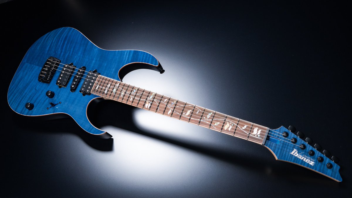 「厳選された材を用い、日本屈指の熟練クラフトマンが組み上げる、常に高いプレイアビリティと優れたサウンドを追求するギター。」
これこそが、Ibanez j.customの、決して変わることのないコンセプトです。

▼RG8571-LBE (Lapis Blue)
ibanez.com/jp/products/de…

#ibanez #アイバニーズ