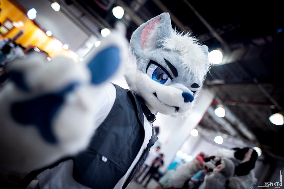 You are only allowed to look at me now ~
🌟

#FursuitFriday 
📸：<a href="/TaKaSLSTK/">高石SeTsuKu</a>