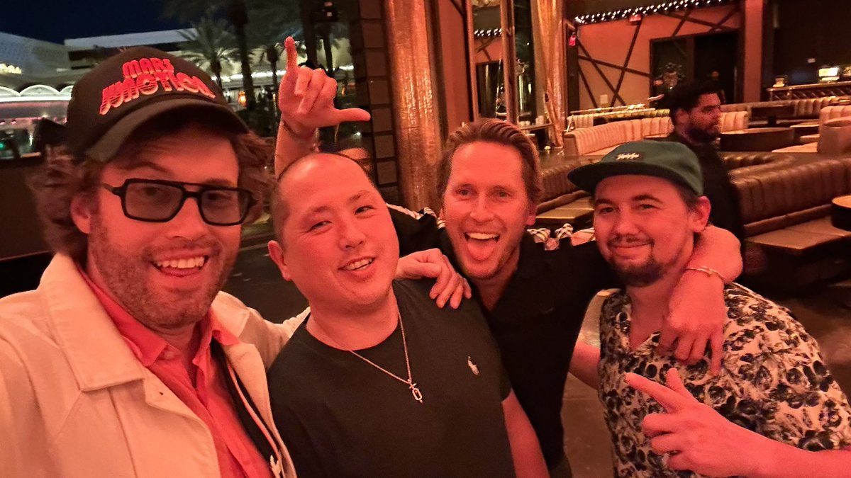 Josh (@fecktk) on Twitter photo Ran into a legend at the Bitcoin conference <a href="/nottjmiller/">t.j. miller</a> Ran into a legend at the Bitcoin conference <a href="/nottjmiller/">t.j. miller</a>