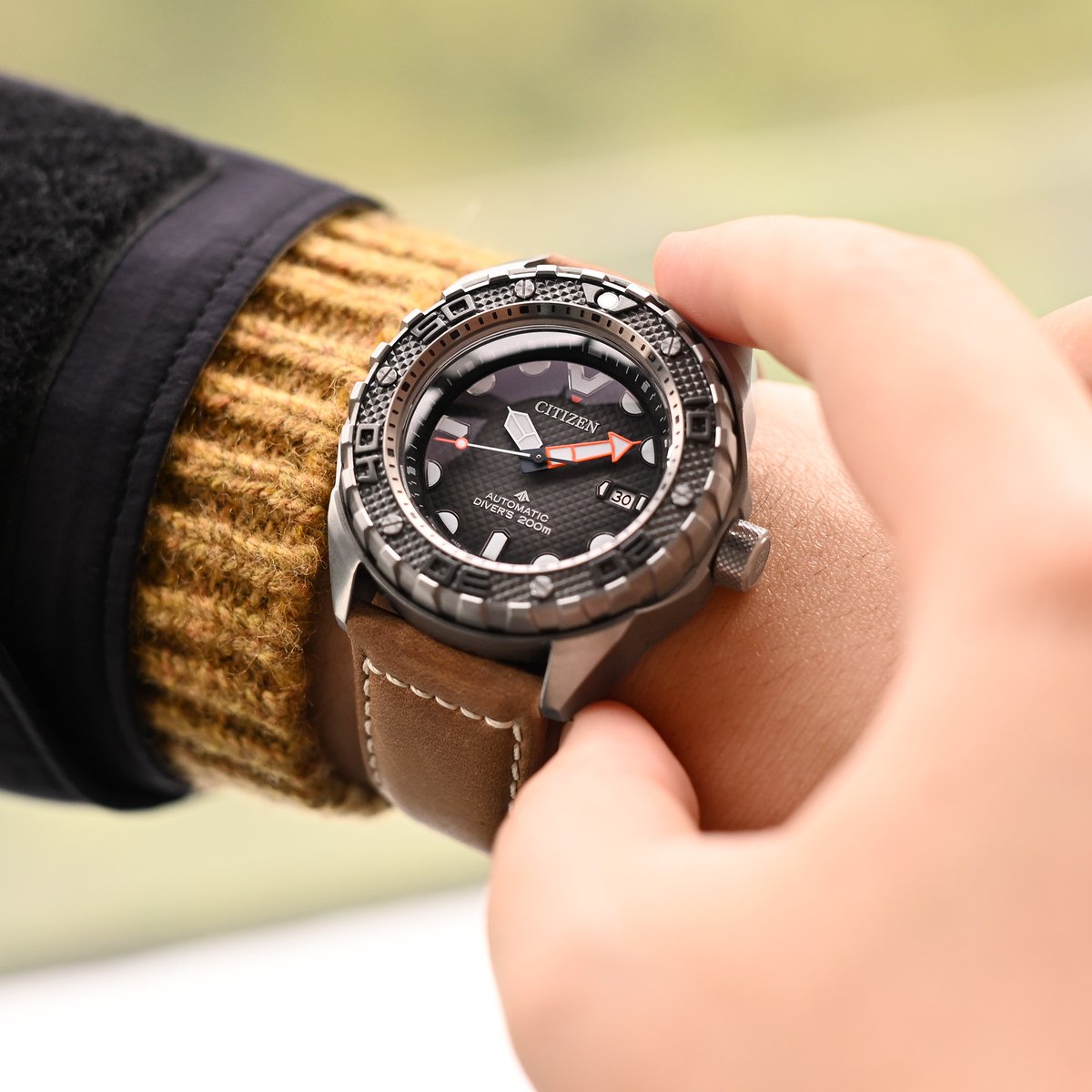 Strapcode's tweet image. ⌚️: Citizen Promaster
Strap: @strapcode⁠
Strap Model: C1C49
⁠
Mud brown nubuck watch strap wraps this Citizen in comfort. My weekend companion for years now, never disappointing.
⁠
#strapcode⁠
#strapcodewatchbands⁠