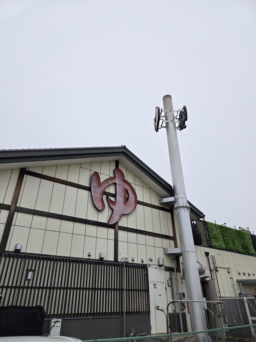 茨城出張の疲れを癒しに湯楽の里土浦店へ立ち寄り。広々露天風呂に内風呂堪能し身体もほぐれました。オートロウリュで蒸された熱々サウナも最高。露天スペース整いも気持ち良い。垢擦りやマッサージも充実した施設。また寄ります😃♨🎶#土浦サウナ #サ活 #湯楽の里 #サウナハット #茨城サウナ