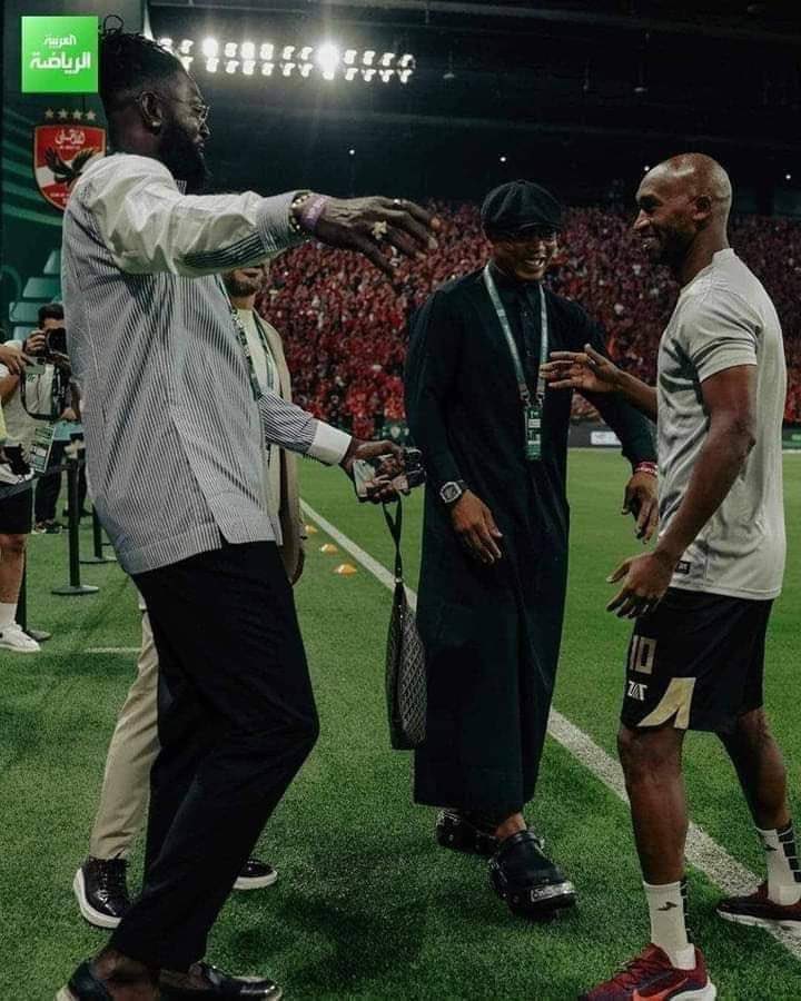 عايزين منه ايه 
ليه بنهد اللى مننا ليه عايزين نكسر اللى مننا 
كل الدعم يا عم الناس
#الاسطورة_شيكابالا 🎩