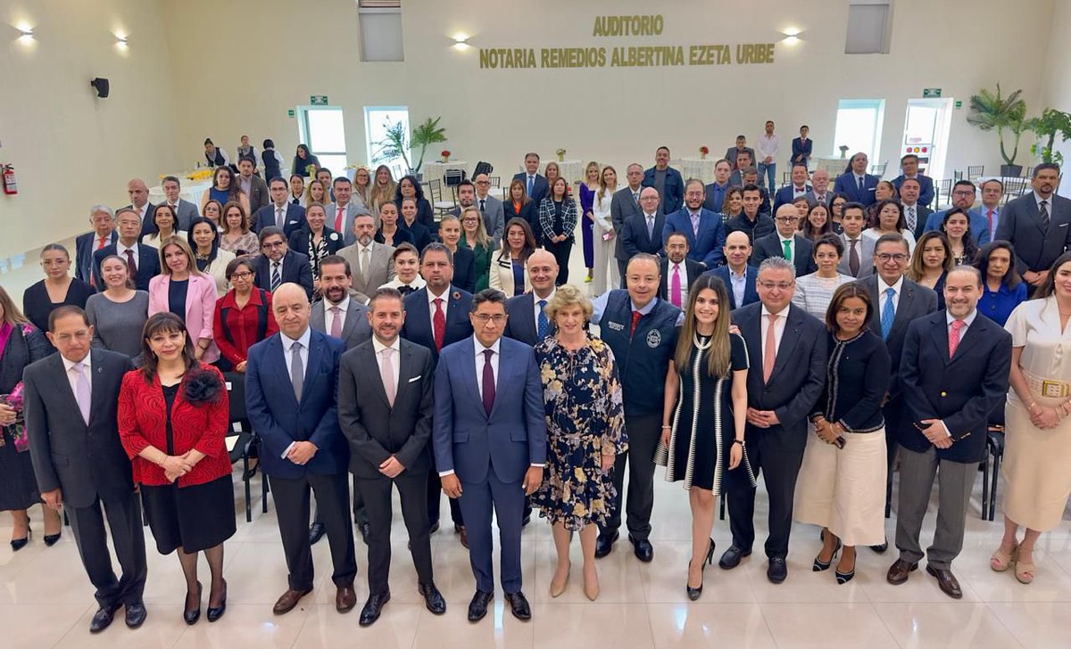 aida_aixa's tweet photo. Hoy pasé formalmente la estafeta como presidenta y fundadora del capítulo Estado México de la @BMA_Abogados. Deseo el mayor de los éxitos a @rafacubas como nuevo presidente. Gracias @betobenitezg por tu apoyo y anfitrionía @cnotariosedomex @jegeza https://t.co/3hU0puNPVk