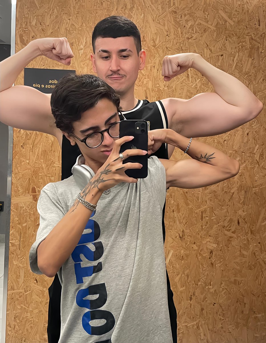 _StarBBoy's tweet photo. amo ser brinquedo de homem grande💪 @LukasBernar 
🇧🇷 https://t.co/8QnW3X38sf 
🇺🇸 https://t.co/ZvZxRlYgtG https://t.co/qI6UhmJykF
