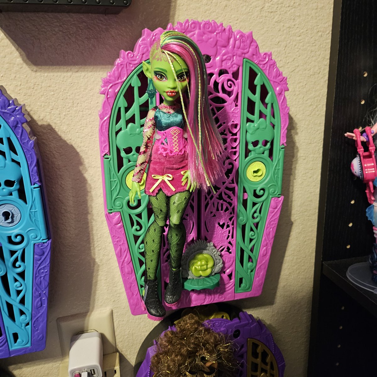 Bringbobs's tweet photo. @catandlac hi hi! I have a few of each, here's the Venus ones and the toralei ones will be under this :3 https://t.co/PabIa8Cj2e