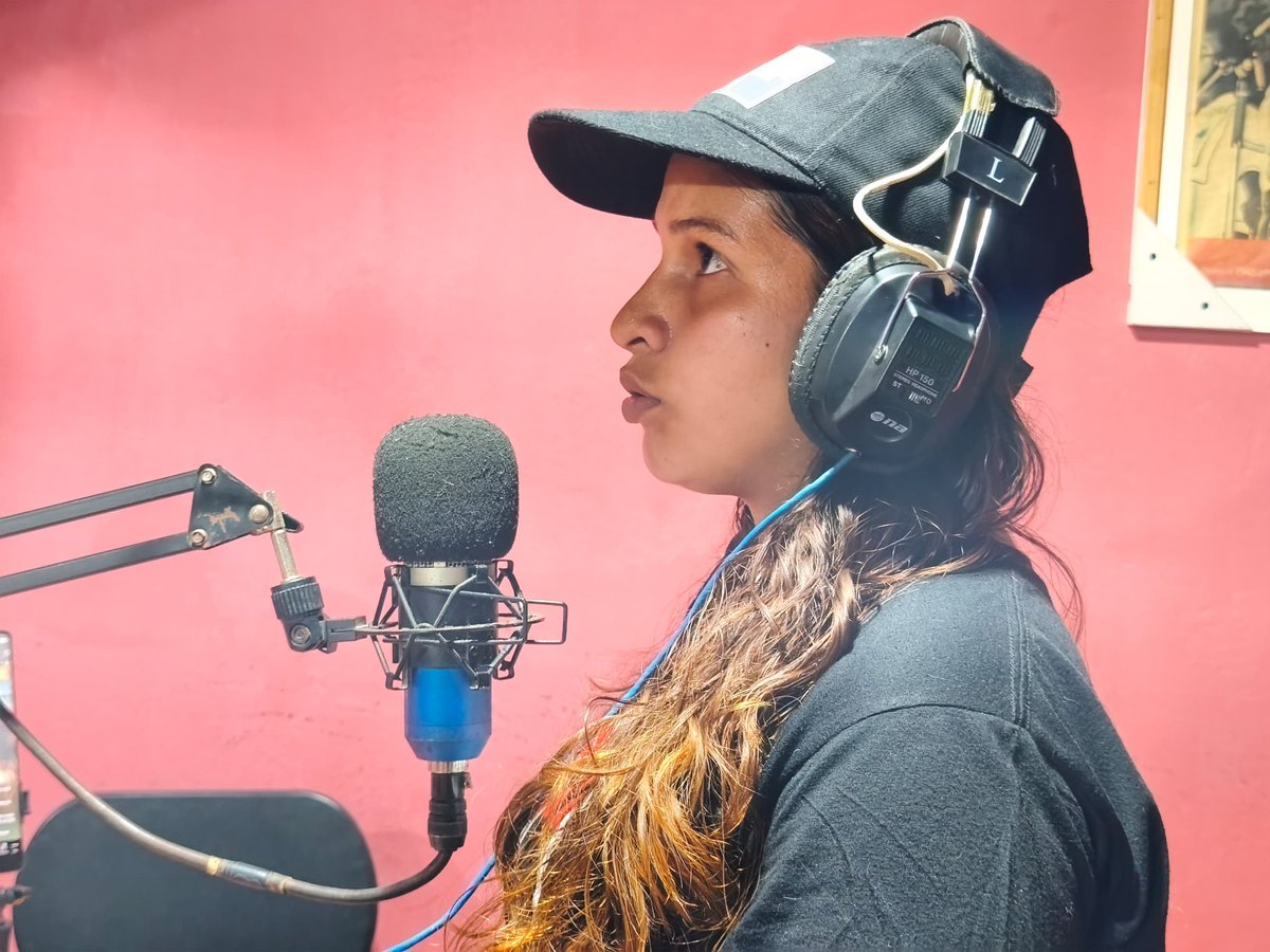 CaraboboMrt_2's tweet photo. Desde el programa Opinión y Análisis Rebelde por la Emisora Aborigen 92.7 FM guiado por Ydermo González entrevistó a Jully Henríquez Secretaria Regional de Organización  realizaron un análisis sobre las elecciones del 25 de Mayo y la victoria de los candidatos de la patria https://t.co/JzaIfk5bsT
