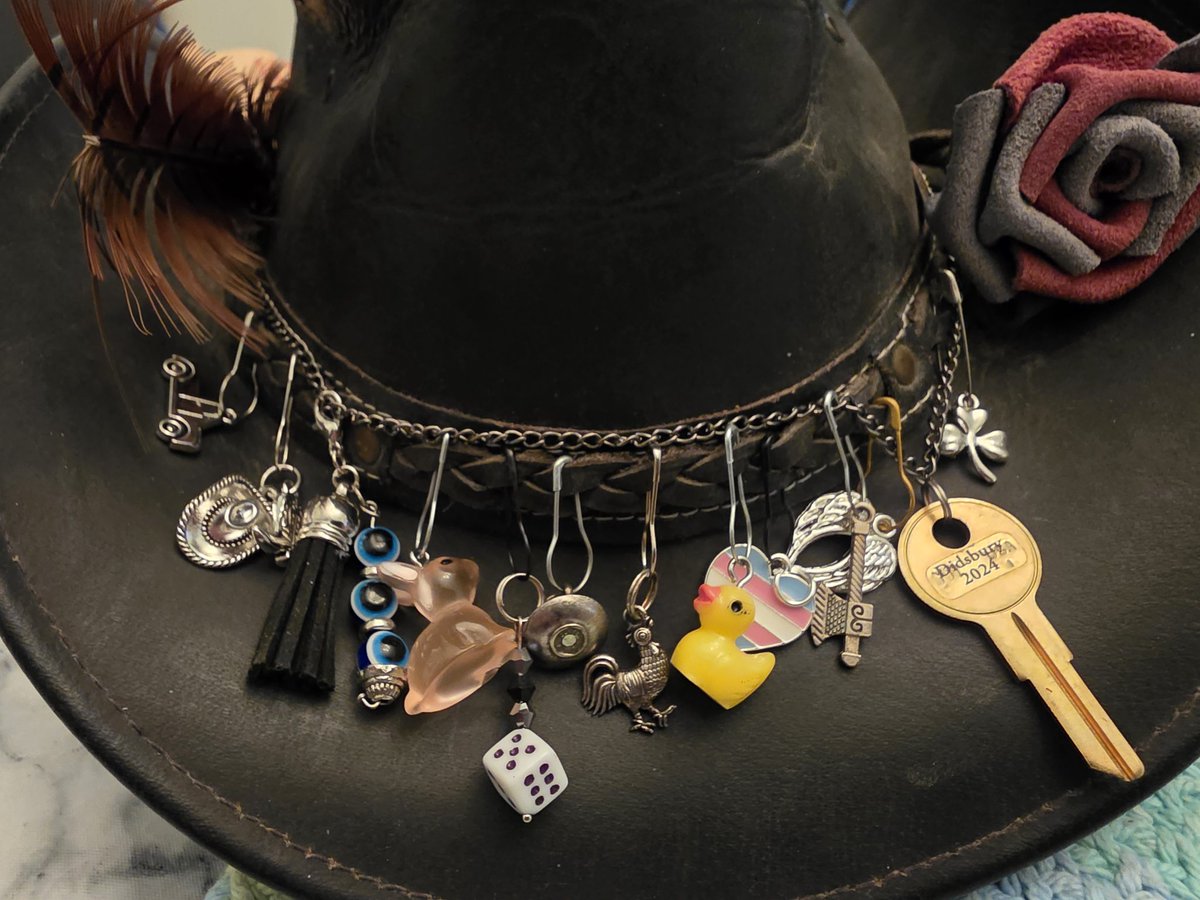 Newest charms added to the hat for <a href="/NFComicCon/">NiagaraFallsComicCon</a> courtesy of several #earpers