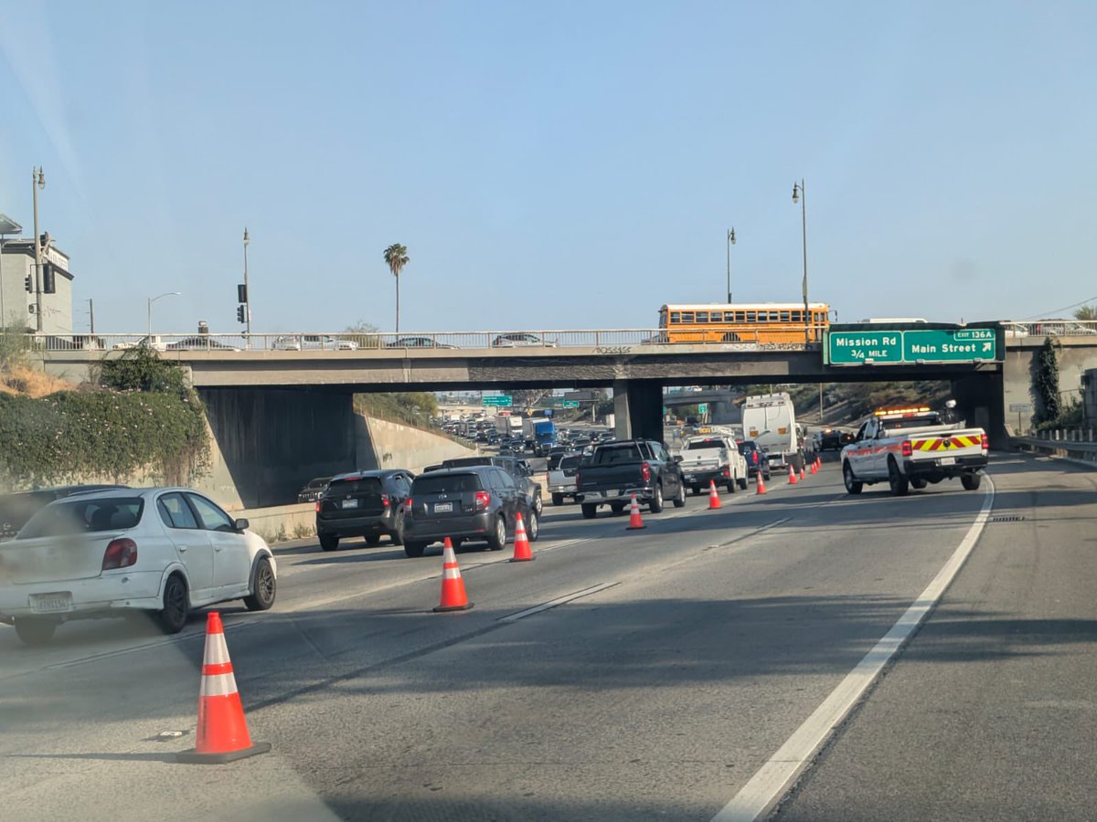 Traffic Alert 🚨 SB 5 at Broadway, 2 right lanes closed due to fatality. Avoid the area. #KCALNEWS