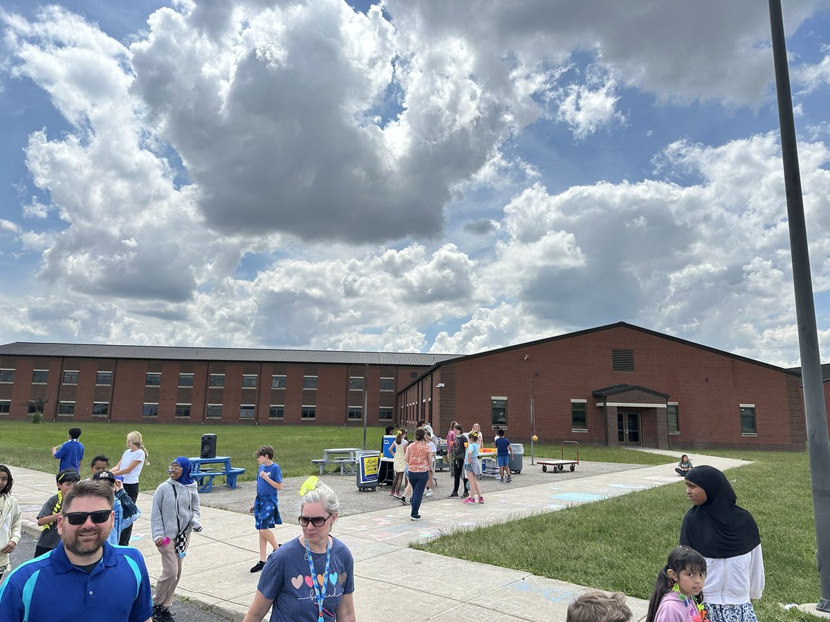 Holt Crossing IS tweet media