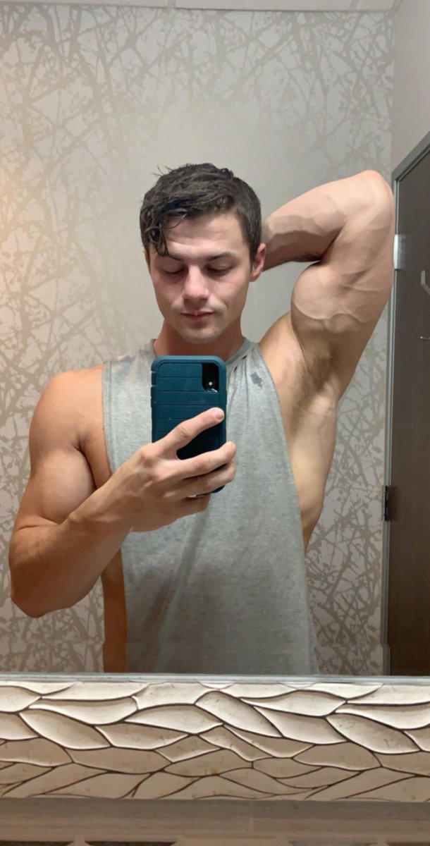MuscleGodMarcus tweet media