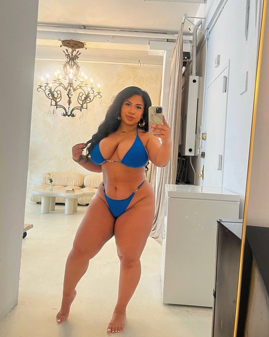 Watch Bri's leaked NSFW photo on TwXstars