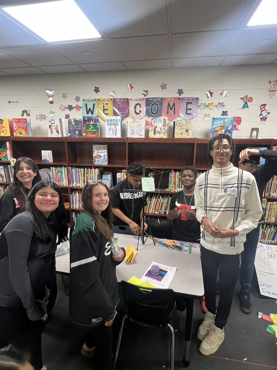 Today our 5th graders hosted an entrepreneur day. Students created a business plan and were able to “sell” their item with their Dojo Dollars! So much creativity and so proud of them! 💖 #BeEvergreen