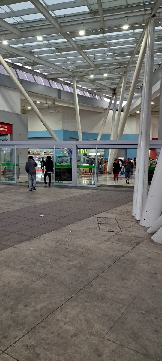 Alguien por aquí. Town center Zumpamgo