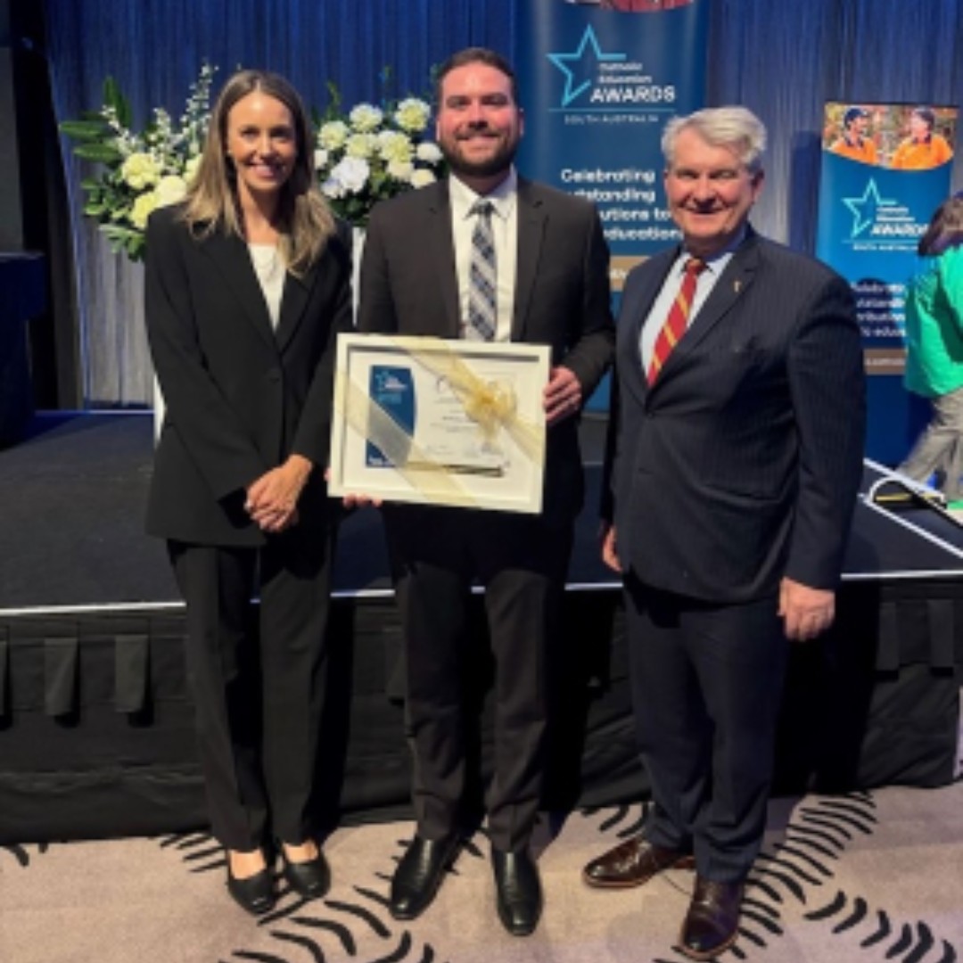 🌿 Nicholas Hauschild, Sustainability Coordinator at Saint Ignatius' College Adelaide, was recently honoured with the 2025 Laudato Si’ Award.

Find out more:
👉 jesuit.org.au/eco-logical/

Photo courtesy of Saint Ignatius' College Adelaide.

#jesuits #societyofjesus #jesuit