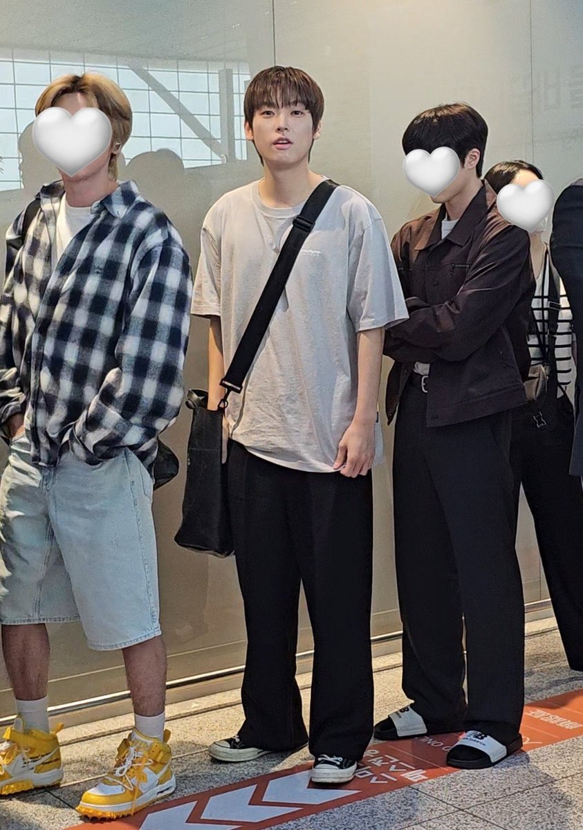 와중에 찬자님 너무 멋지게 입으셧는데 슬리퍼 ㅋㅋㅋㅋㅋㅋㅋㅋㅋㅋㅋㅋㅋㅋㅋㅋㅋㅋㅋㅋ